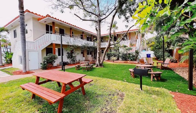 Spacious 2-Bedroom Retreat in Fort Lauderdale | Steps from Beaches & Dining