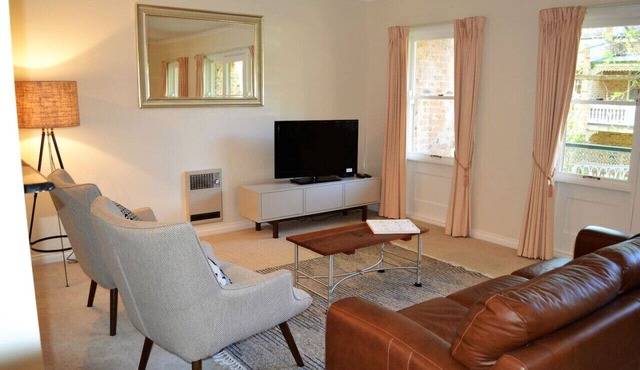 Spacious 2BR APT Next to the City