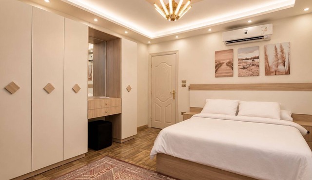 Spacious 3-bedroom apartment in beautiful Giza Governorate with AC