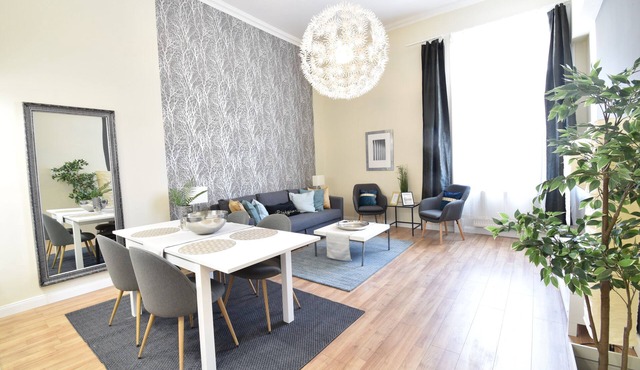 Spacious 3-bedroom apartment with WiFi, AC in beautiful Budapest
