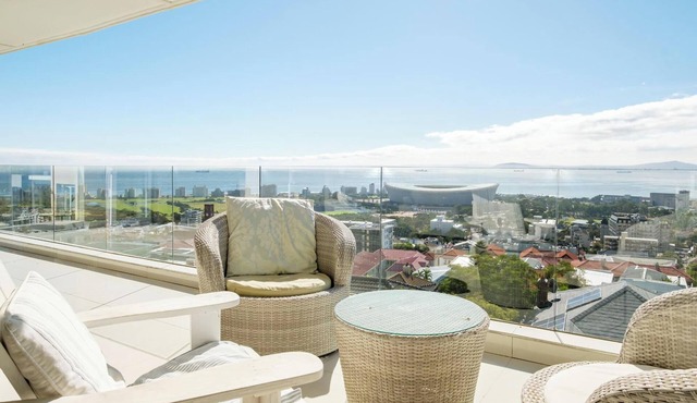 Spacious 3Bed Apt Overlooking Cape Town Panova