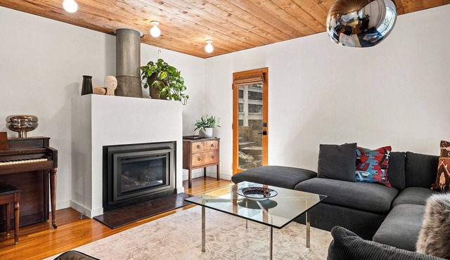 Spacious 3BR/2BA Topanga Home – Nature Retreat w AC and Laundry