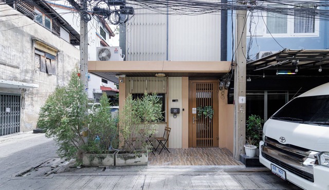 Spacious 3BR Townhouse by Icon Siam – Near River & Pier, Family Stay for 6