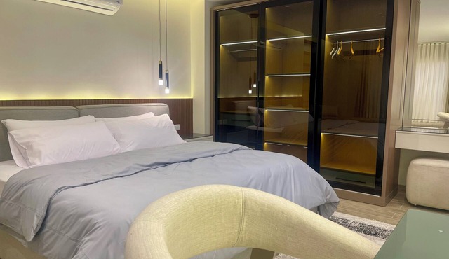 Spacious 4-bedroom apartment in lovely Giza with AC, WiFi