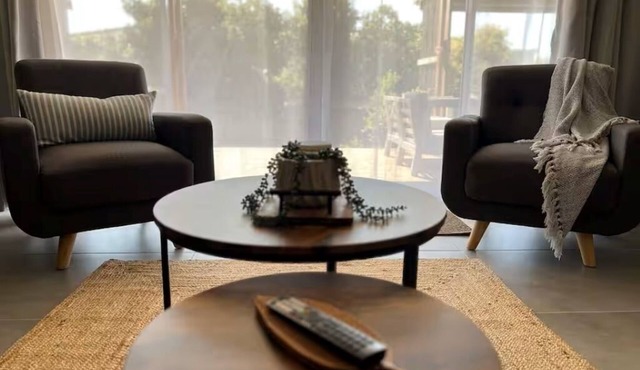 Spacious 4-bedroom house in lovely Cape Town with AC