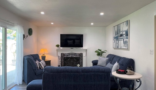 Spacious 4-bedroom house in charming Oxnard