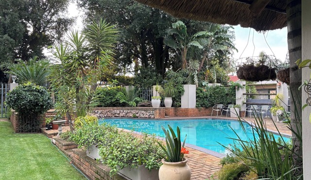 Spacious 4-bedroom luxurious house in upmarket suburb of Krugersdorp.