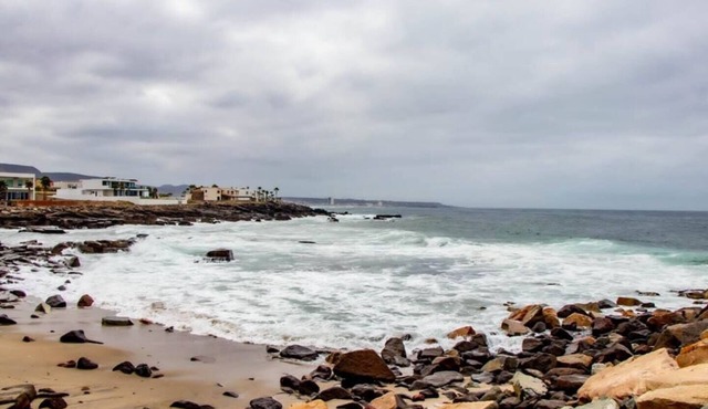 Spacious 4 BR House w Ocean View