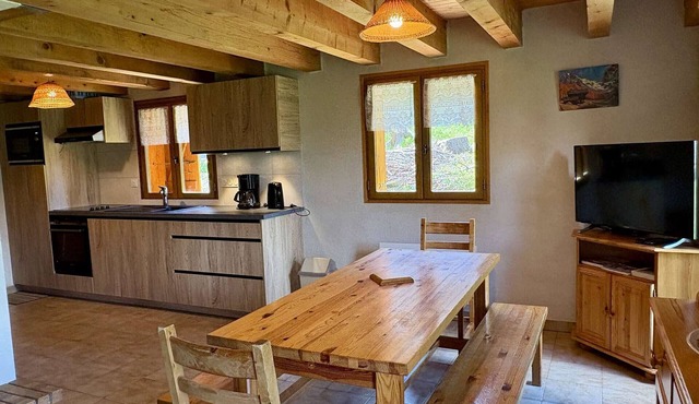 Spacious 4-room chalet in the forest - Les Saisies