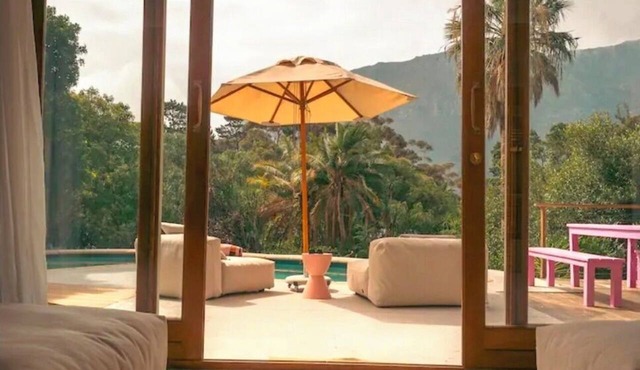 Spacious 5-bedroom house with mountain views