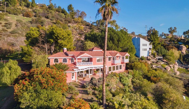 Spacious 5-bedroom nature retreat in the Santa Monica Mountains of Malibu