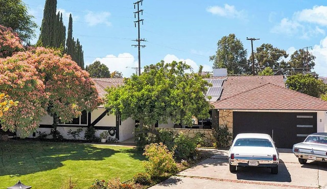 Spacious 6-bedroom house in lovely Simi Valley with 6 hole putting course