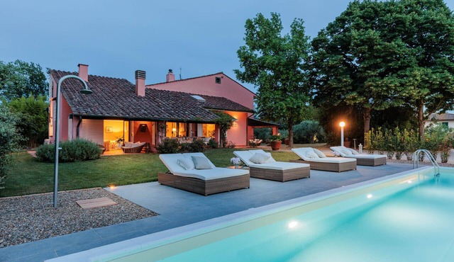 Spacious 6 bedrooms Villa with Private Pool on the Tuscan Hills of Santa Colomba by Pontedera and Bientina