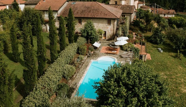 Spacious 7 bedroom air-conditioned villa with swimming pool in northern Tuscany