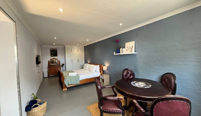 Spacious apartment in a quiet neighbourhood centrally located in Stellenbosch.