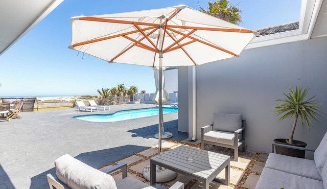 Spacious Beachfront Family Villa: Pool, Braai, Pizza Oven, 1-Min Walk to Beach