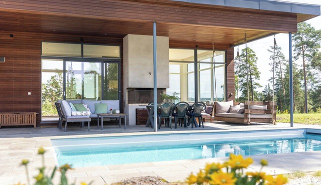 Spacious cabin on car-free island with view
