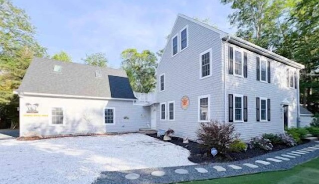 Spacious Cape Cod Escape Stoney Beach, Ferry & Shining Sea Bikeway.Bike.Grill