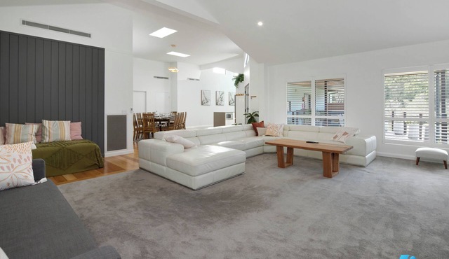 SPACIOUS COASTAL GETAWAY nSpa, close to beach & river, mountain bike suitable