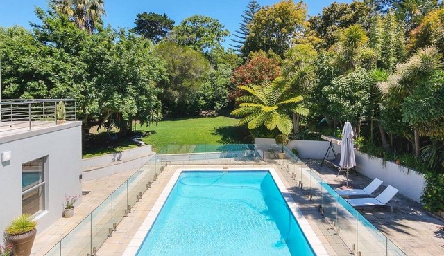 Spacious Constantia family home