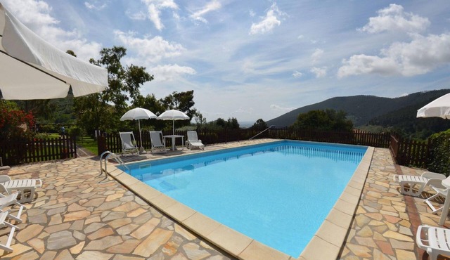 Spacious Cottage in Buti