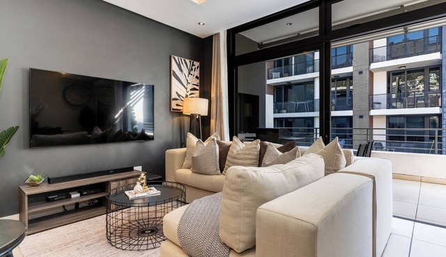 Spacious Green Point Escape