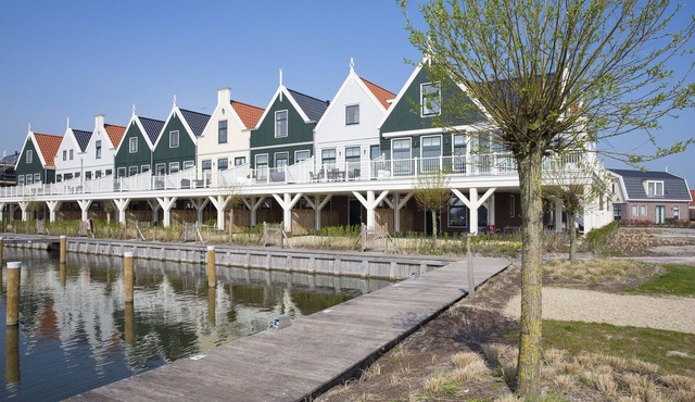 Spacious holiday home near Amsterdam