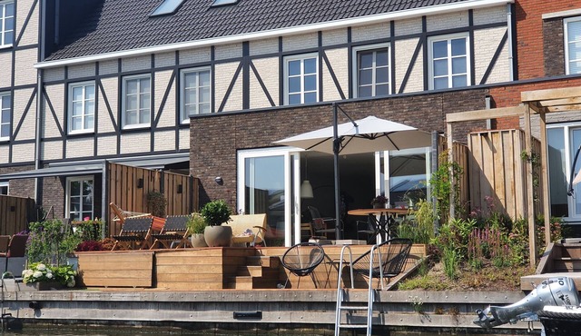 Spacious Holiday Home in Alkmaar with Garden