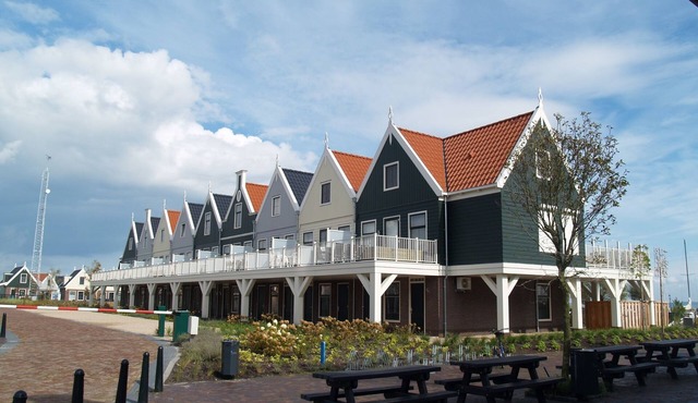 Spacious holiday home on the Markermeer