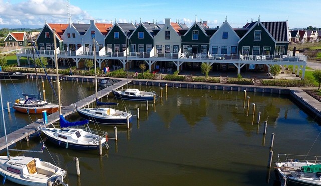 Spacious holiday home on the Markermeer