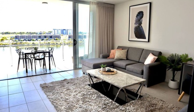 Spacious modern 1brm apartment with water views