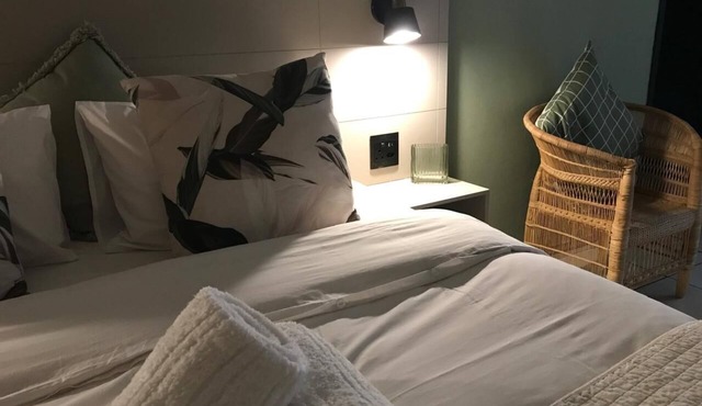 Spacious & Modern Unit ll Close to OR Tambo ll Quiet & Safe