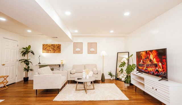 Spacious Private Floor - 2 Suites - Near Parks & Easy DC Access