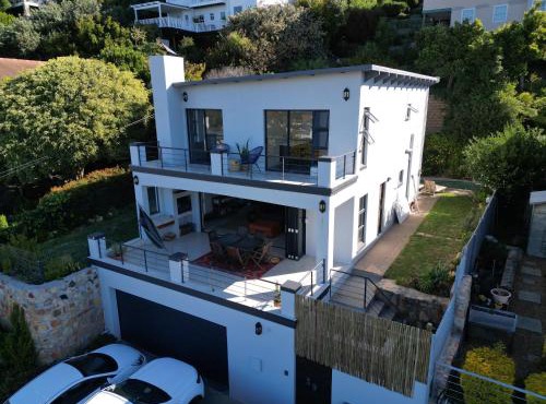Spacious Seaside Escape - Pool,Fireplace,Great view