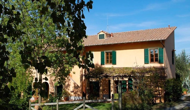 Spacious Tuscan Villa Retreat