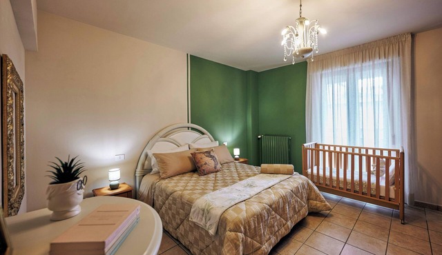 Spacious Vintage Style Apartment, family and pet friendly