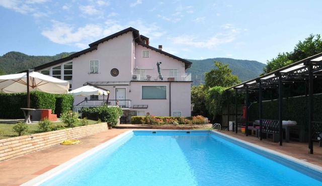 Spacious Villa With Pool And Tennis Court