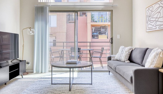 Spacious Woodland Hills 2BR w/ Gym, W/D & Pool, near 101, by Blueground