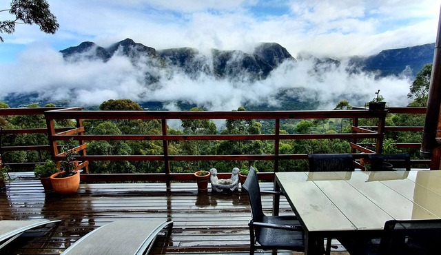 Spectacular 2-bedroom cabin in da woods looking onto Table Mountain in Cape Town