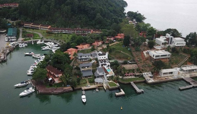 SPECTACULAR SEASIDE HOUSE WITH PRIVATE BEACH IN GREEN COAST CONDOMINIUM