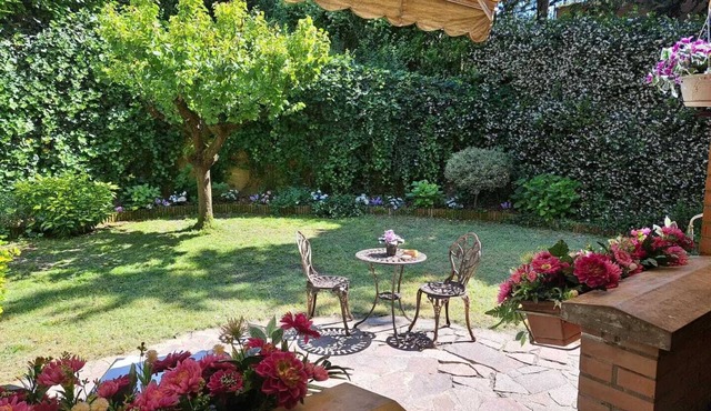 STATELY APARTMENT, VACATION HOME TRAVEL PAINTINGS, BOLOGNA,