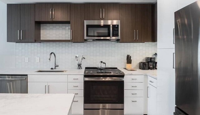 Stay near Metro! Kitchen, Pool & Spa | nr Downtown & Parks