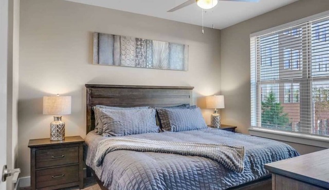 StaysByWalker 2BR - 2 Miles To Uptown! Gym/Parking