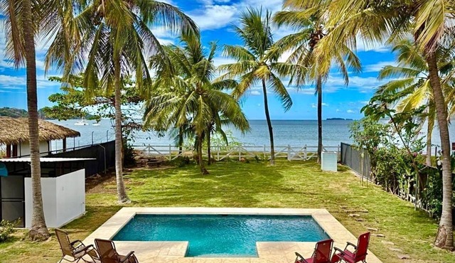 Steps to the beach, beautiful pool, sunsets and close to shops and restaurants!