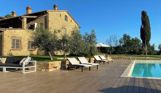 Stone farmhouse with infinity pool and sauna