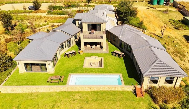 Stone`s Throw Manor