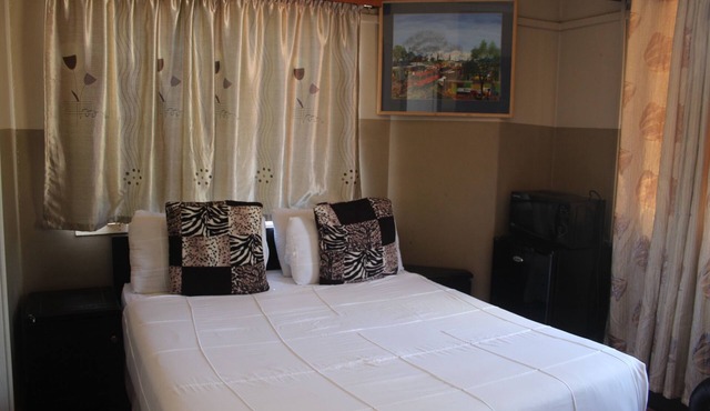 Strategic Location,15mindrive to ORTambo airport, the park town and the City Zoo