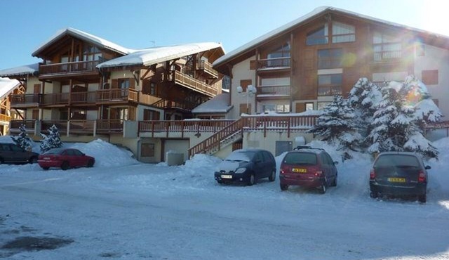 Studio 4 ppl, near village center and slopes, parking