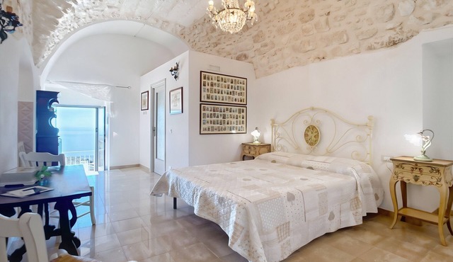 Studio 'Al Torrione 1' with Sea View and Air Conditioning