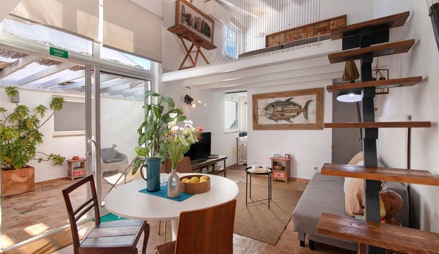 Studio Apartment 'Casa Do Limoeiro' with Shared Garden, Wi-Fi and Air Conditioning